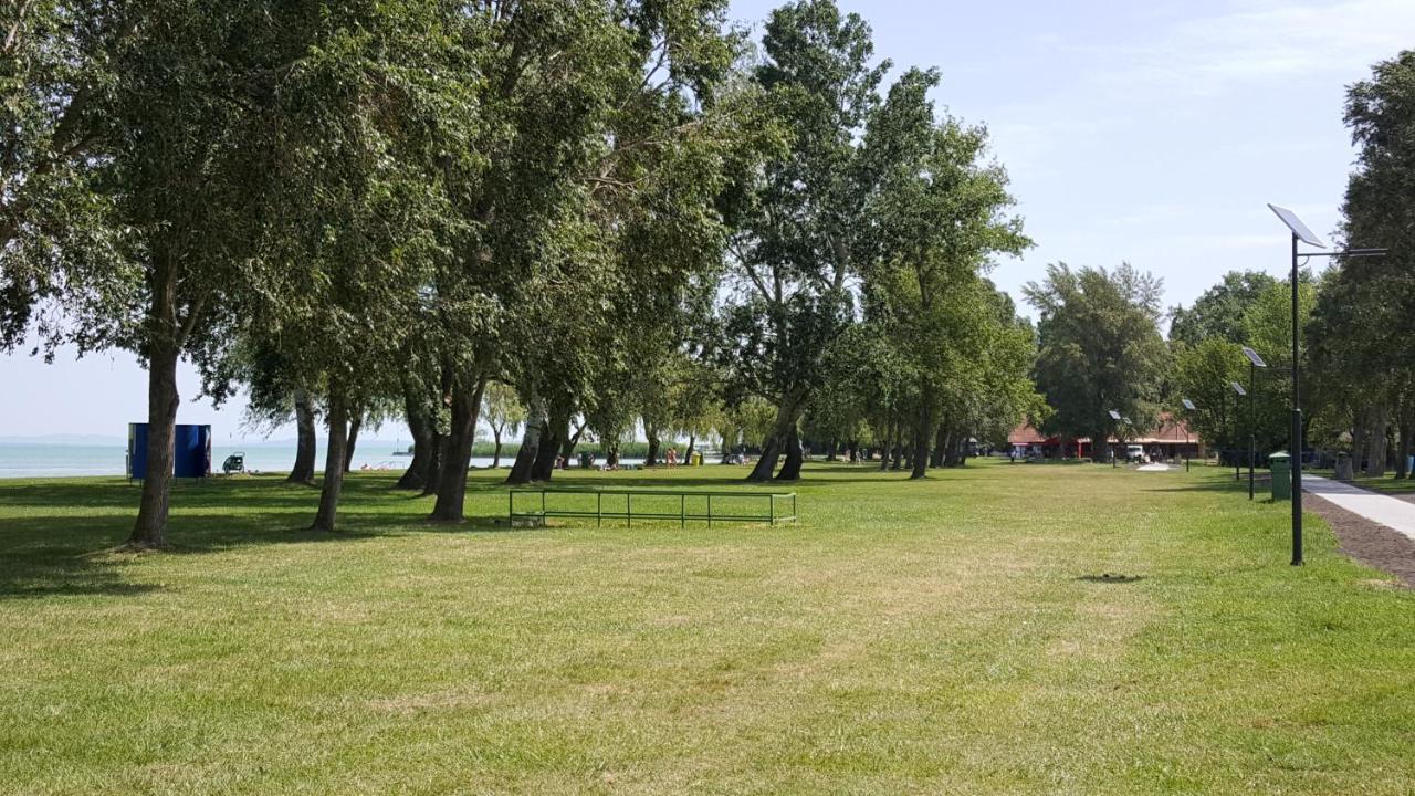Lelle Resort B20 Balatonlelle Exterior foto